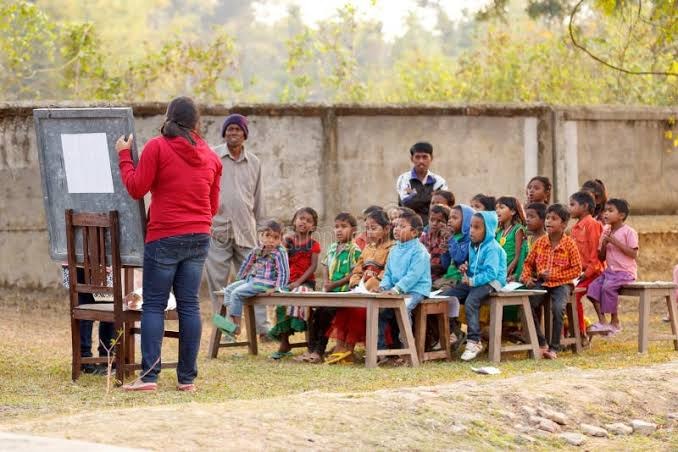 Children learning in an outdoor class